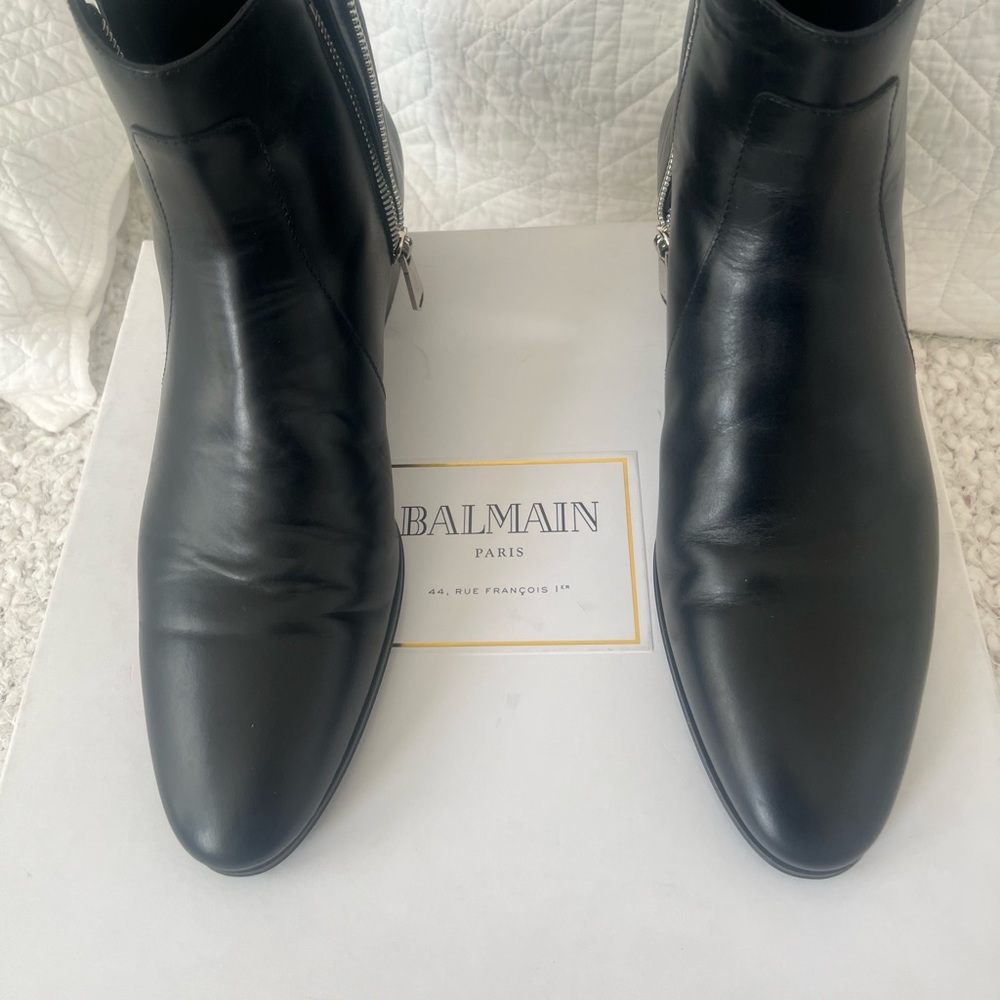 Balmain Chelsea style ankle boots with zipper on both sides.